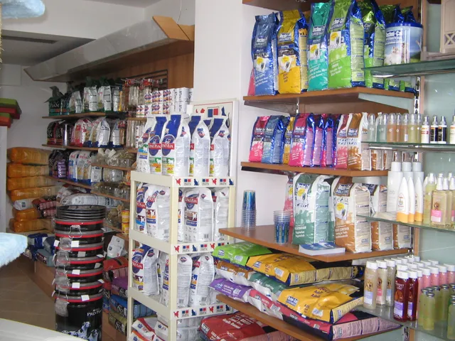 Ράφια του pet shop